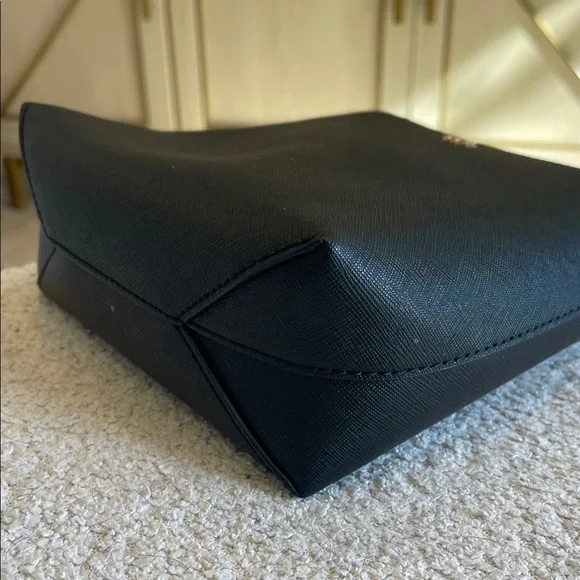 Beautiful Tory Burch Black Crossbody Bag - Picture 4 of 6